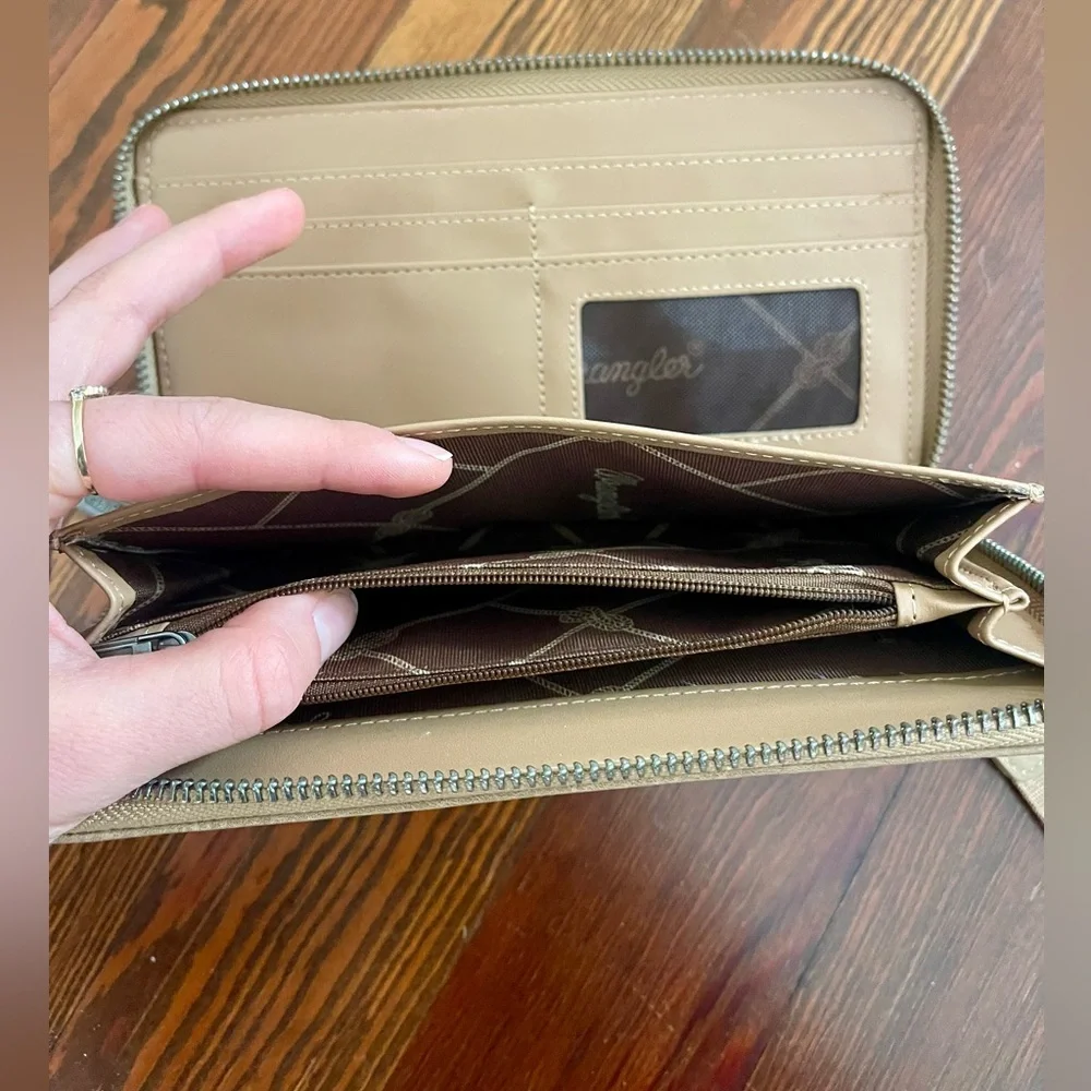 Wrangler Brown Leather Wallet with Strap - Picture 6 of 7